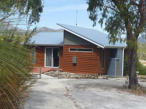 Yakkalla Holiday Cottage - Flights 2