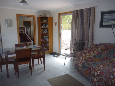 Yakkalla Holiday Cottage - Flights 3