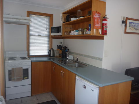 Yakkalla Holiday Cottage - Flights 4