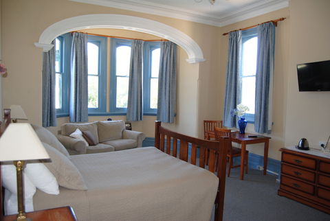 Airlie House Motor Inn - Flights 1