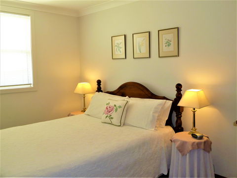 Anglea House Bed And Breakfast - Flights 1