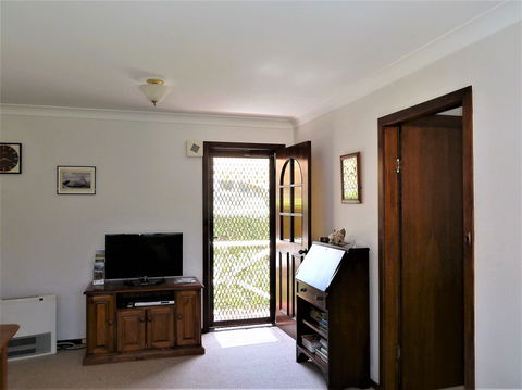 Anglea House Bed And Breakfast - Flights 2