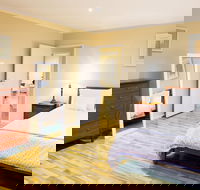 Chrismont Guest House - Flights