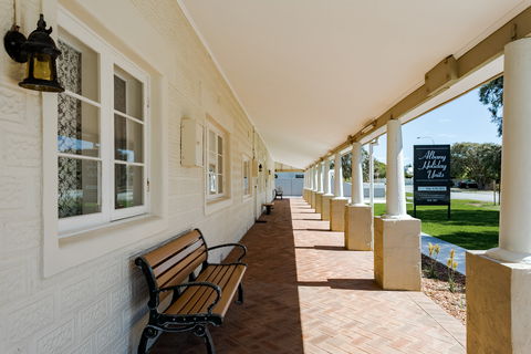 Albany Holiday Units - Flights 1
