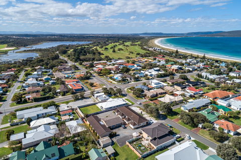 Albany Holiday Units - Flights 2