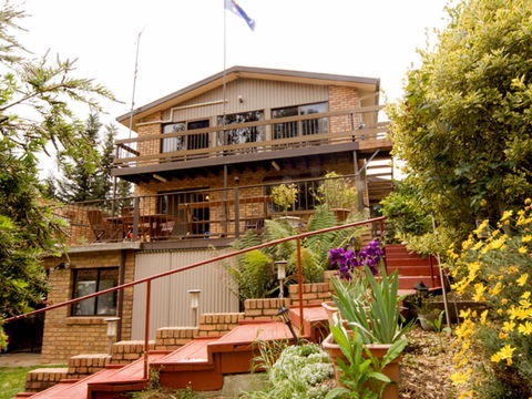 Chisholm Heights CBD Accommodation - Flights 1