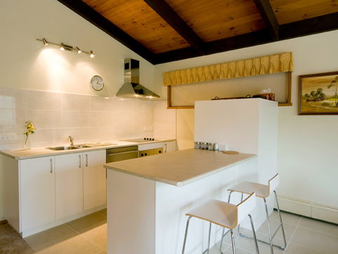 Chisholm Heights CBD Accommodation - Flights 2
