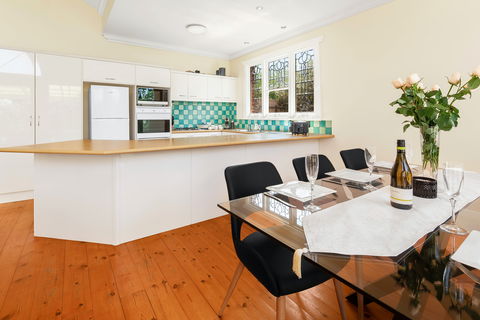 Adelaide Style Accommodation-City And Beach Luxury Home - Flights 2