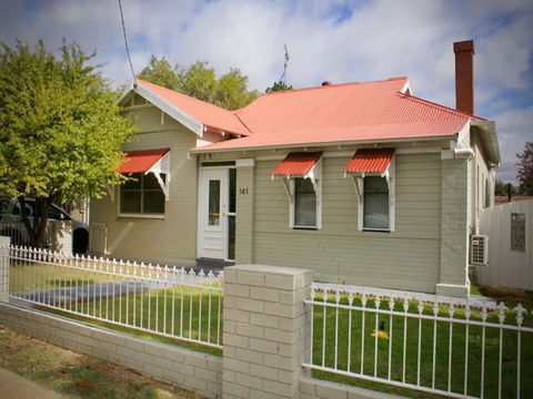 Gipps Street Cottage - Open - Flights 0