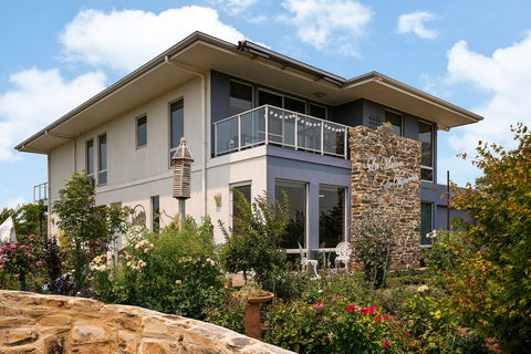 La Maison Du Vigneron B&B & Special Ocassion Dining - Flights 0