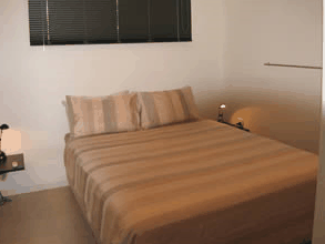 Aztra Gladstone Business Apartments - Flights 4