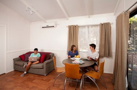 Airport Tourist Village Melbourne - Flights 5