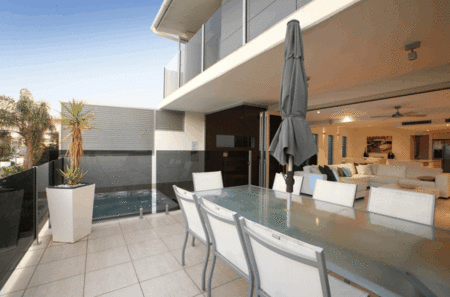 Alex Beach House - Flights 1