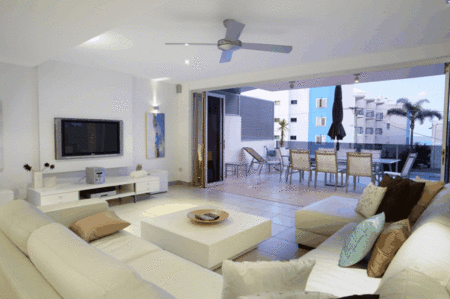 Alex Beach House - Flights 2