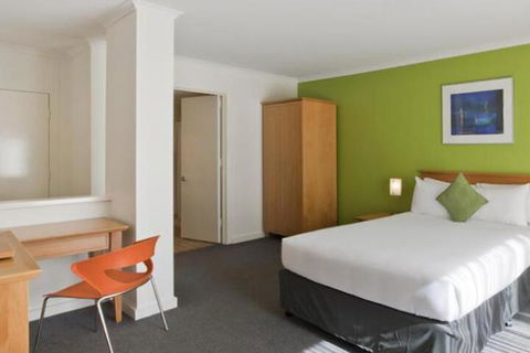 Ibis Styles Alice Springs Oasis - Flights 5
