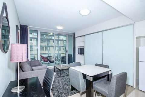 DD Apartments On Sussex - Flights 3