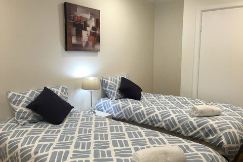Ivy Units Glen Waverley - Flights 6