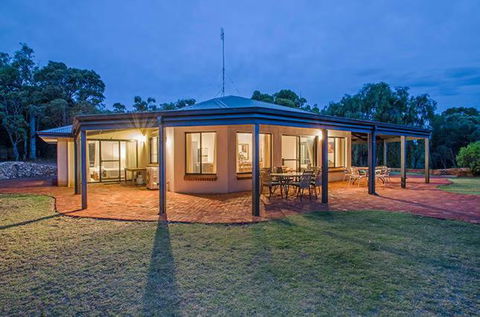 Yallingup Pet Friendly Bush Retreat - Flights 6