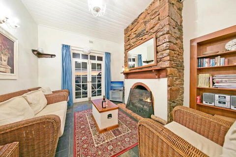 Vineyard Cottage BnB - Flights 4
