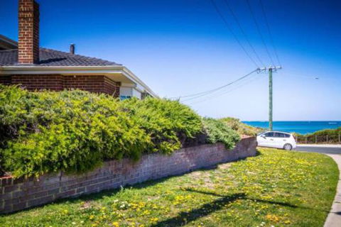 Yanchep Beach Retreat - Flights 2