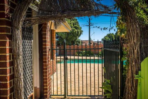 Yanchep Beach Retreat - Flights 5