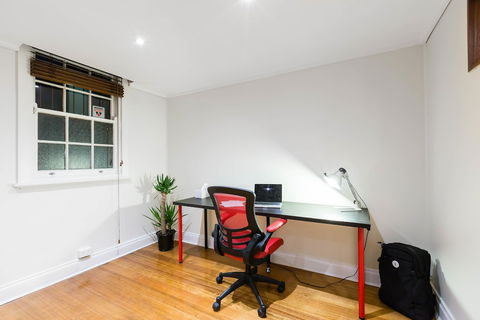 HELENA, 2BDR Fitzroy House - Flights 1
