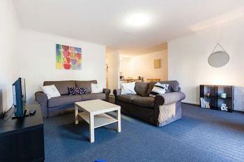 DAWN, 2BDR Carlton Apartment - Flights 0
