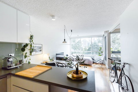 ISAAC, 1BDR South Melbourne Apartment - Flights 4