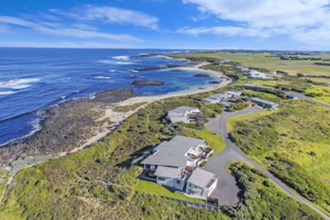 HEARNS BEACHSIDE VILLA 1 - Flights 0