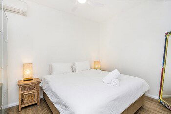 Half Moon Cottage - Flights 2