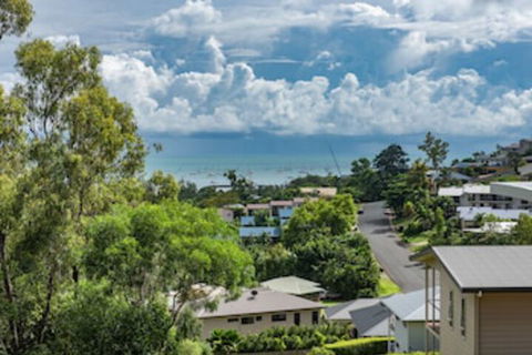 Austinmer - Cannonvale - Flights 0