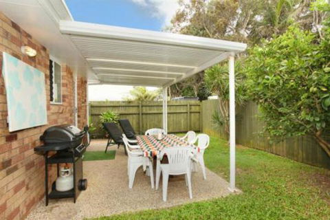 Unit 1 / 14 Tamarindus Street Marcoola Beach Pet Friendly 300 BOND Linen Supplied - Flights 5