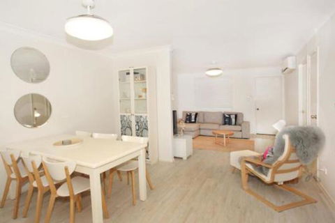 Unit 1 / 14 Tamarindus Street Marcoola Beach Pet Friendly 300 BOND Linen Supplied - Flights 2