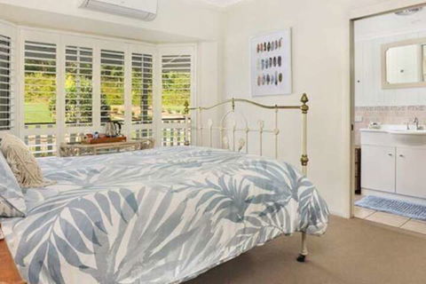 Avocado Grove B & B - Flights 3