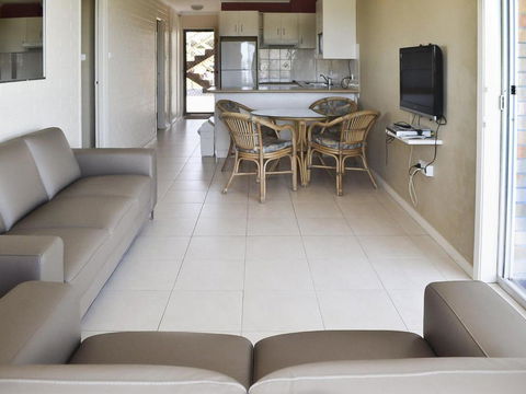 Fairholme 5 Opposite Lake - Flights 4