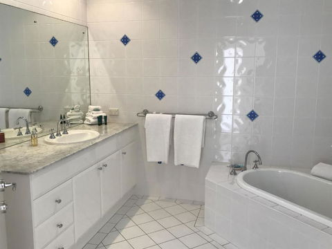 Villa Provence Coffs Harbour - Flights 2