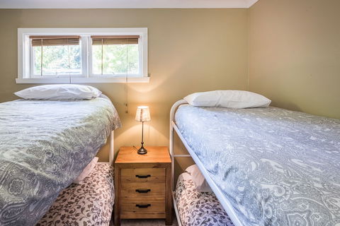 Avalon House - Flights 4