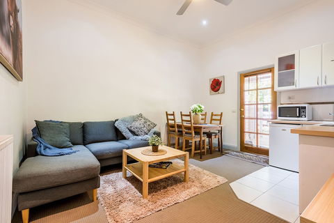 Avalon House - Flights 1