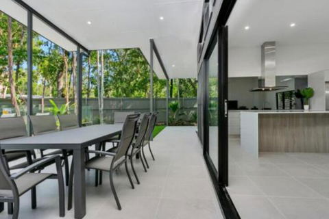 Villa Tiino Clifton Beach - Flights 4