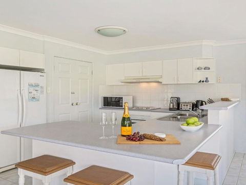 Azure Waters Perfectly Positioned With Ocean Views - Flights 2