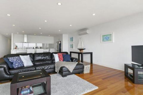 LOUTTIT BAY APARTMENT 1 Free Wifi Ocean Views & The Ultimate Location - Flights 6