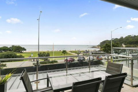 LOUTTIT BAY APARTMENT 1 Free Wifi Ocean Views & The Ultimate Location - Flights 5