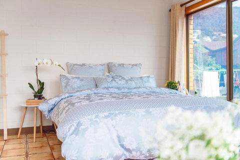 Vintage Cuddle Guest House - Flights 1