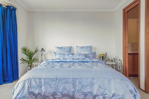 Vintage Cuddle Guest House - Flights 2