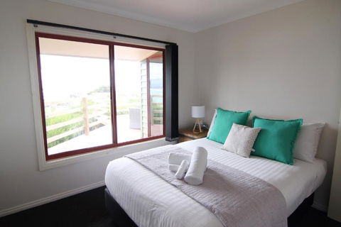 DOLPHIN LOOKOUT COTTAGE Amazing Views Of The Bay Of Fires - Flights 5