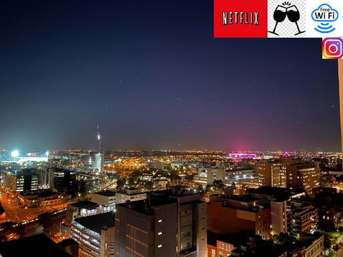 LOCATION LOCATION CITY VIEWS NETFLIX WIFI WINE - Flights 2