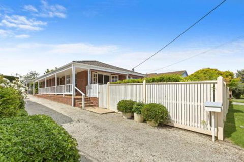 YIN YANG MOUNT ELIZA - Flights 7