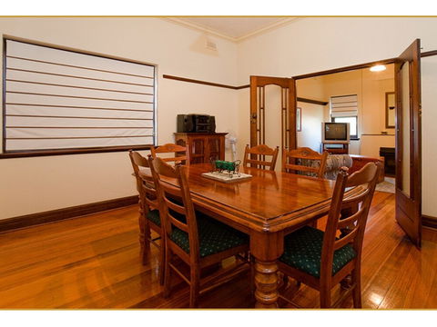 Fairholme Apartment - Flights 3