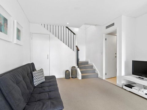 LORNE CHALET APARTMENT 11 Odyssea - Flights 1