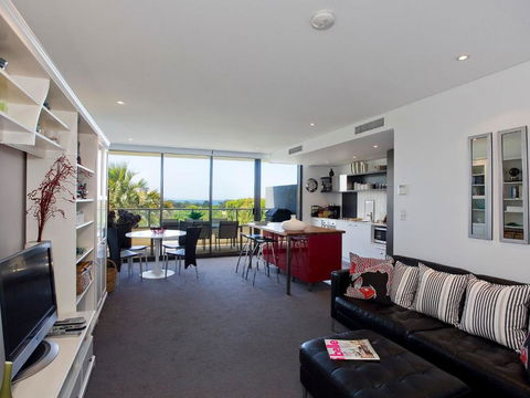 LORNE CHALET APARTMENT 10 Ask About Midweek Deals - Flights 1